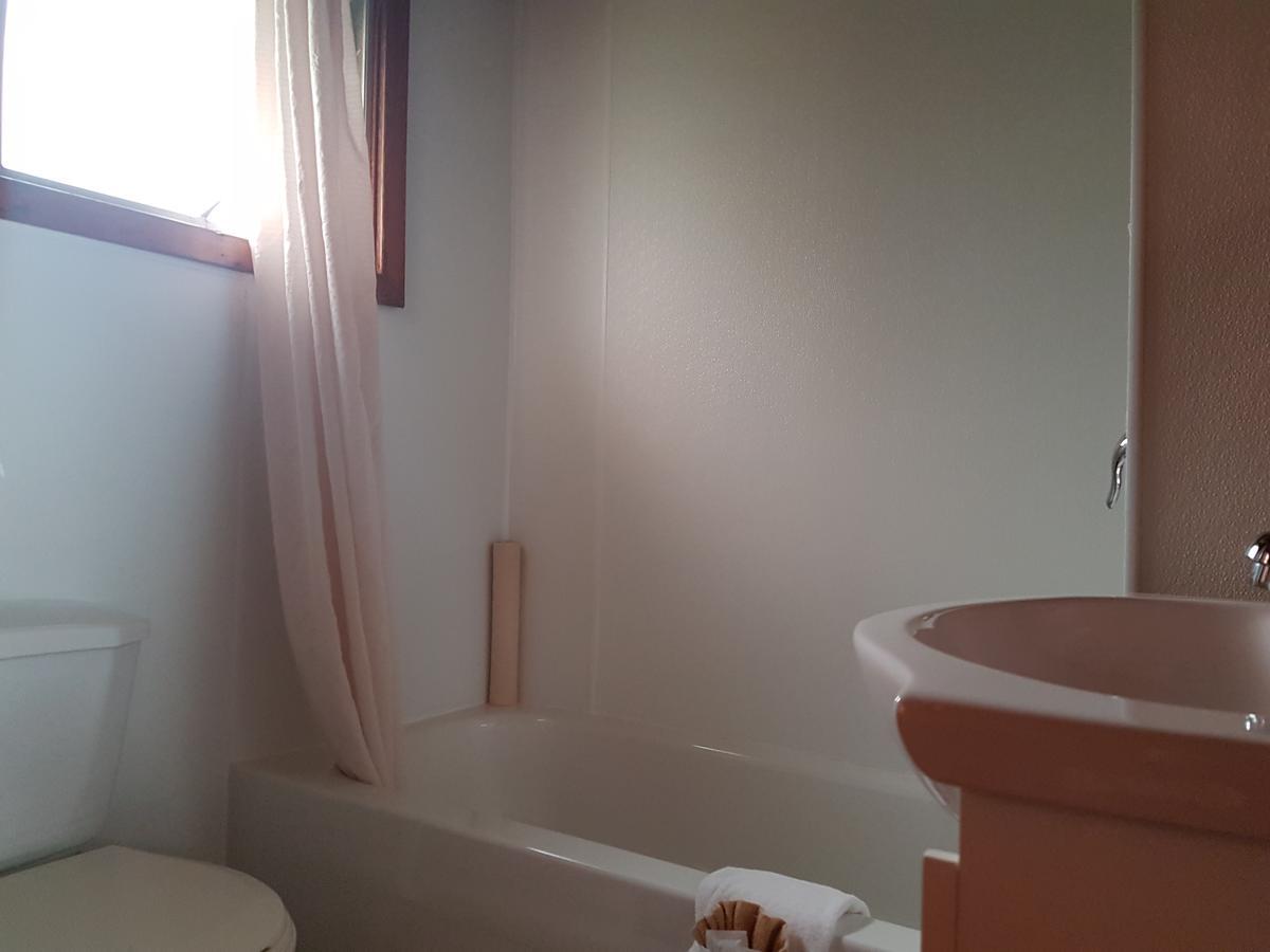 Flamingo Motel 克兰布鲁克 外观 照片