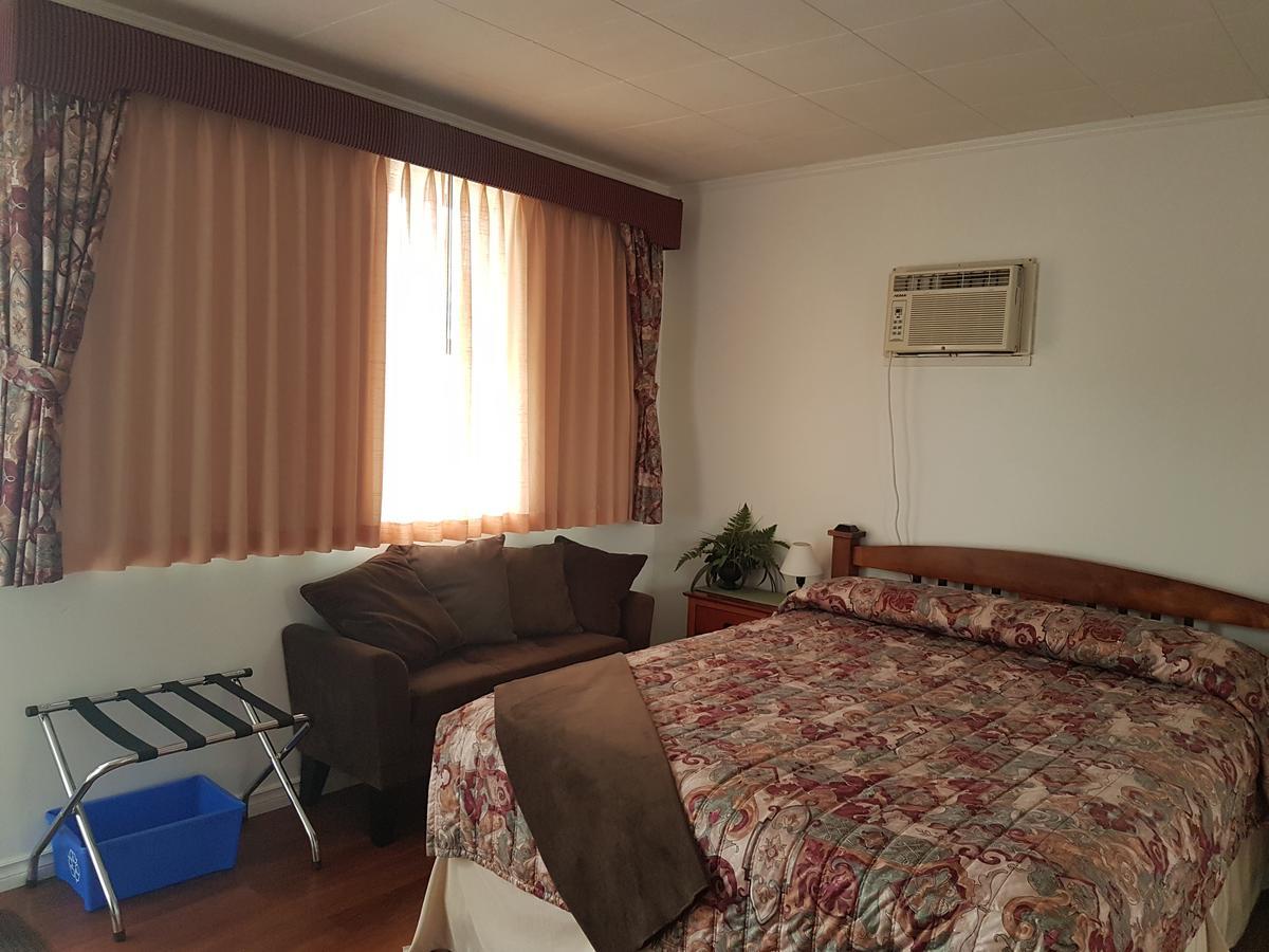 Flamingo Motel 克兰布鲁克 外观 照片