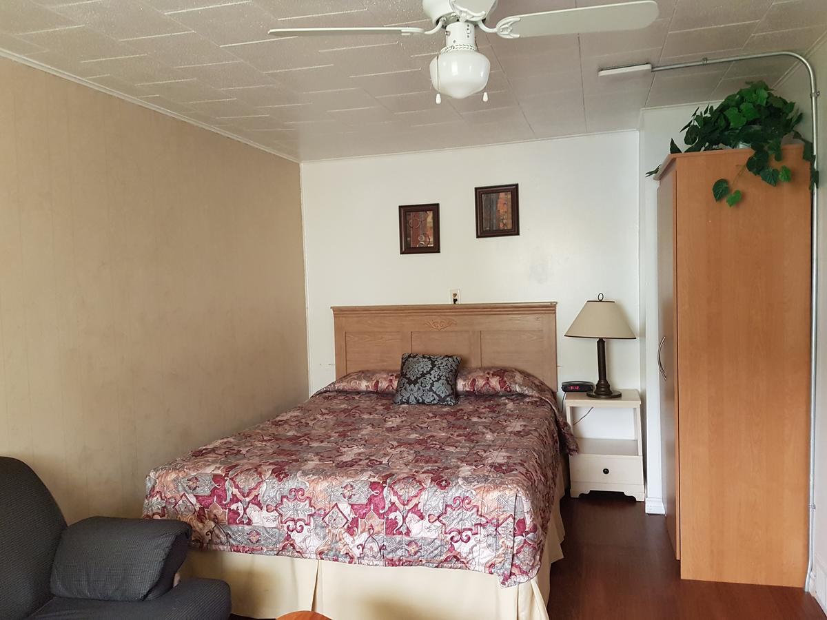 Flamingo Motel 克兰布鲁克 外观 照片